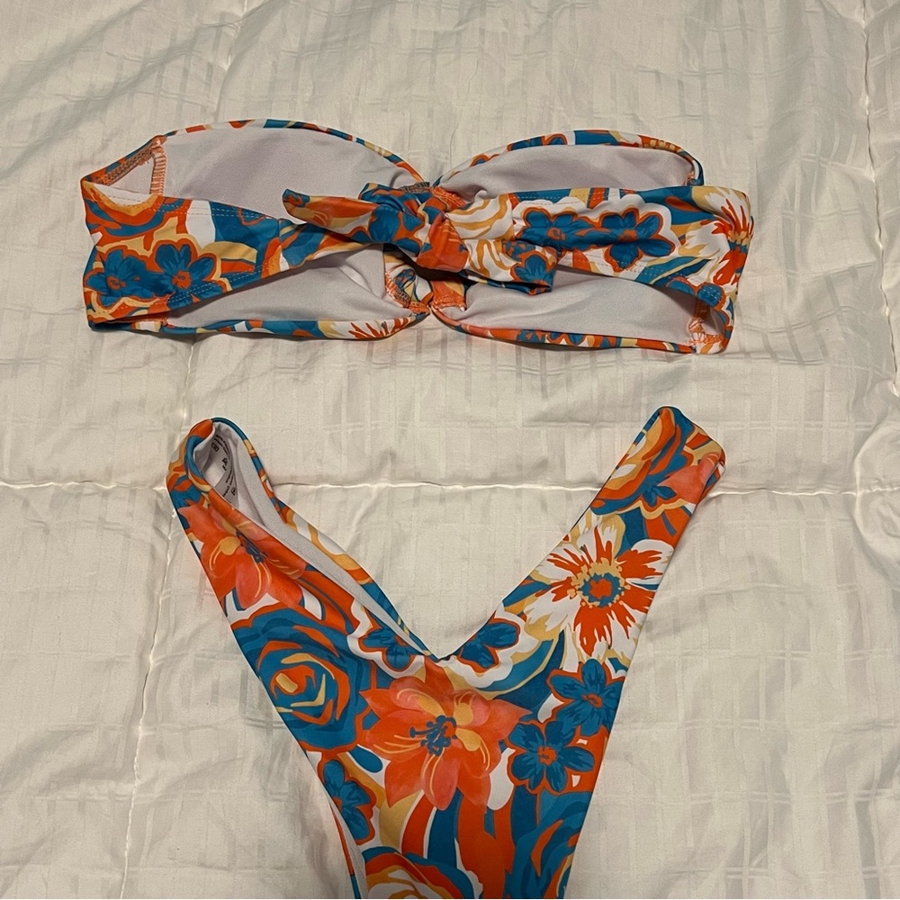 Floral Bikini - Picture 2 of 4